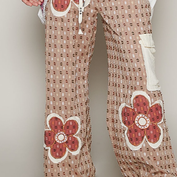 🔥119 NWT Pol Taupe Multi Flower Petal Pant - Picture 5 of 9